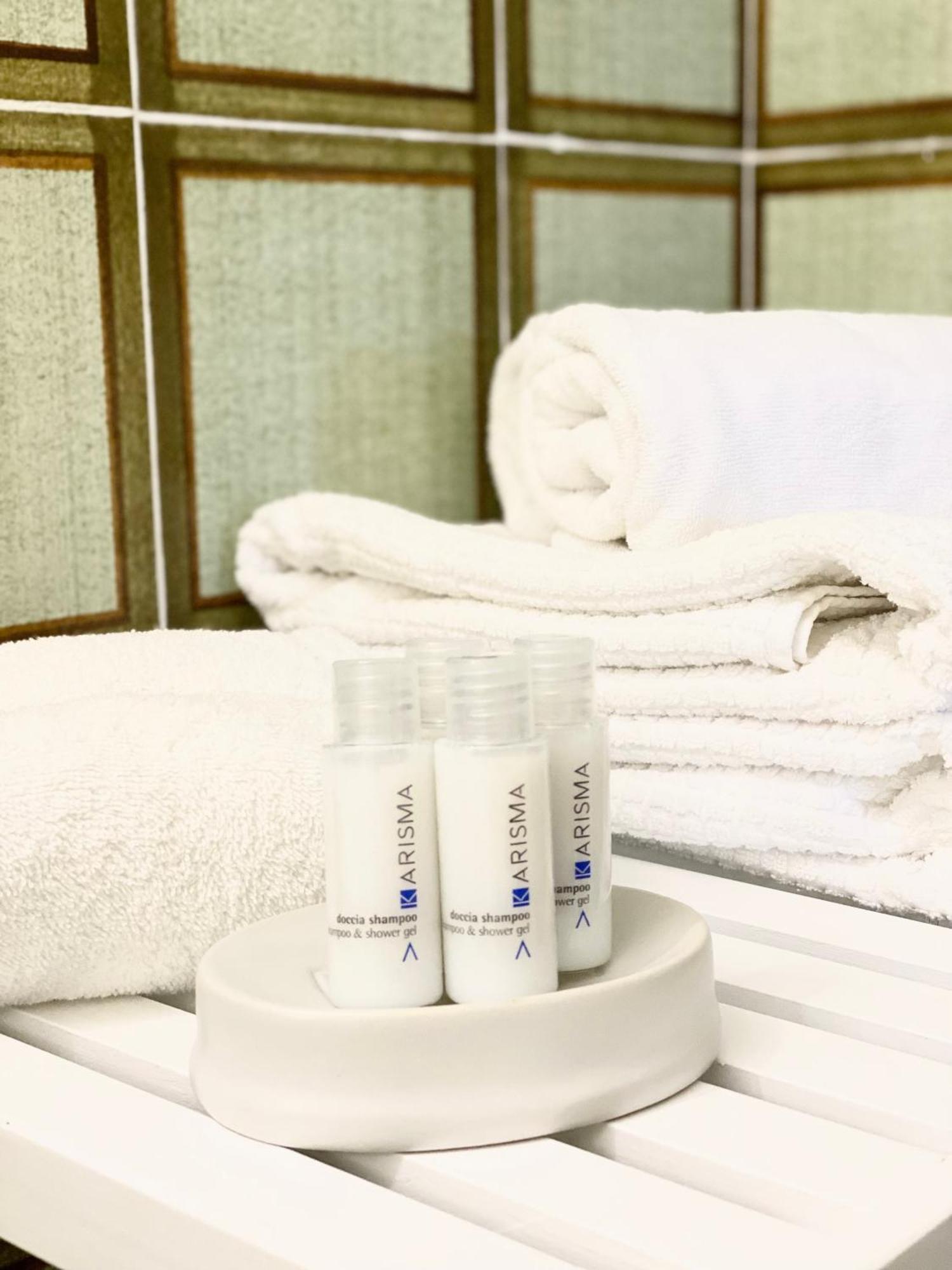 Cala Reale Rooms Marinella 马里内拉 外观 照片