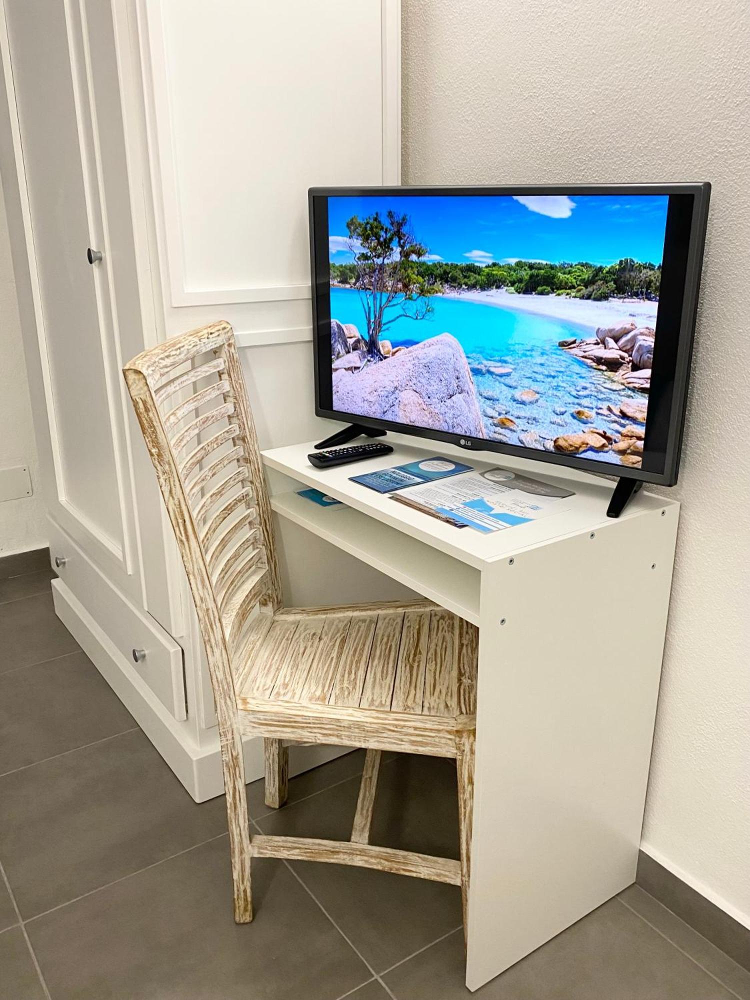 Cala Reale Rooms Marinella 马里内拉 外观 照片